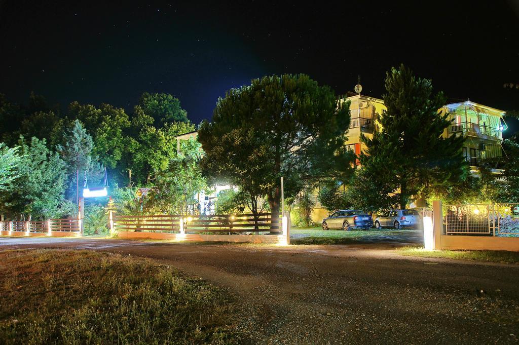 Paralía Skotínis Hotel Geromichalos מראה חיצוני תמונה